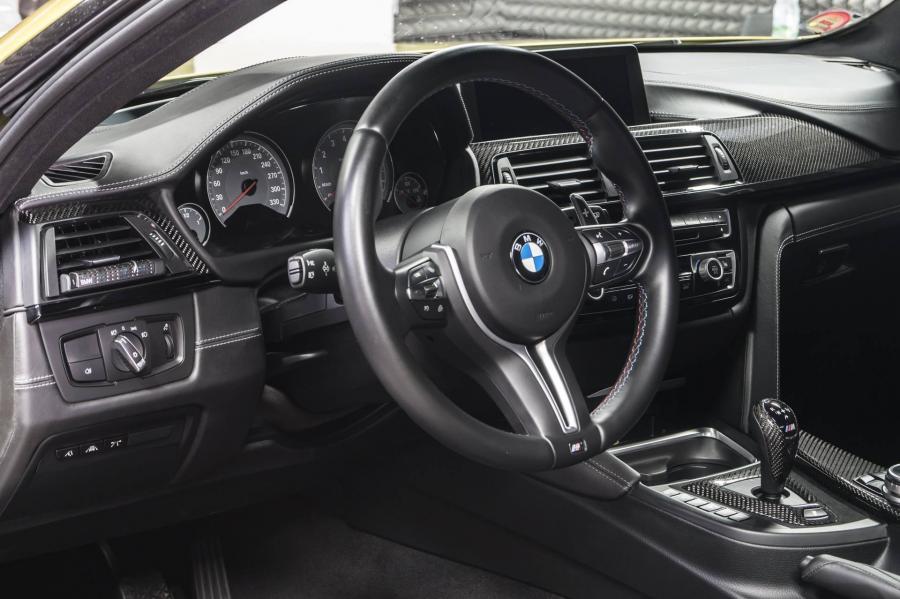 Интерьер BMW M4 Coupe 3.0 Bi-Turbo by Mcchip-DKR 2016 года  (фото 3 из 12)